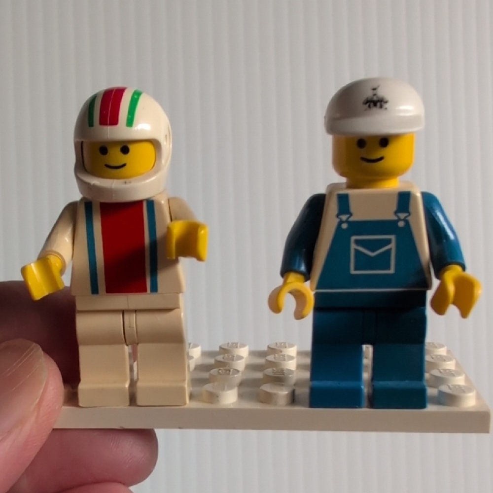 LEGO Racing and Worker Minifigures Set - Picture 6 of 6